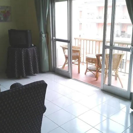 Amplia Vivienda En Avda. Rocafort, شقة سانكسينكسو
